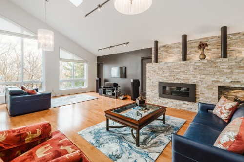 Family Room - 1495 Rue Des Alouettes, Saint-Bruno-De-Montarville, QC - Indoor Photo Showing Living Room With Fireplace