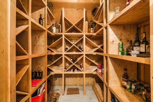 Wine Cellar - 1495 Rue Des Alouettes, Saint-Bruno-De-Montarville, QC - Indoor