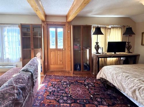 9215 Main Avenue, Wilmer, BC 