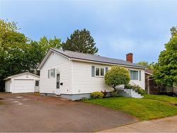198 Jones ST Moncton, NB E1C 6K3