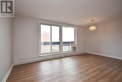 Dining room 10' x 8' 4\" - 