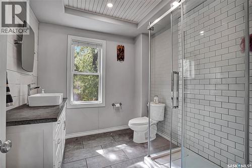 213 H Avenue N, Saskatoon, SK - Indoor Photo Showing Bathroom
