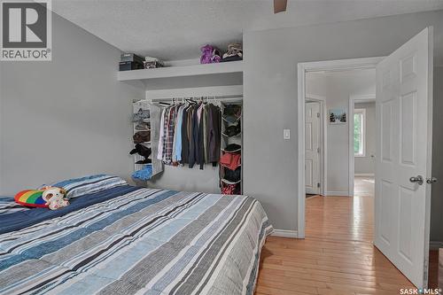 213 H Avenue N, Saskatoon, SK - Indoor Photo Showing Bedroom
