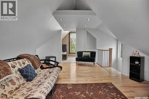 213 H Avenue N, Saskatoon, SK - Indoor