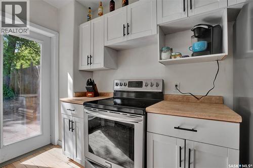 213 H Avenue N, Saskatoon, SK - Indoor Photo Showing Kitchen