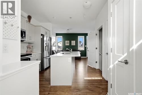 3270 Chuka Boulevard, Regina, SK - Indoor Photo Showing Kitchen