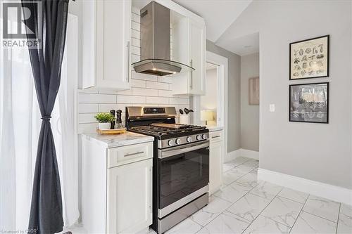 32 Allan Avenue, Hamilton, ON - Indoor Photo Showing Kitchen