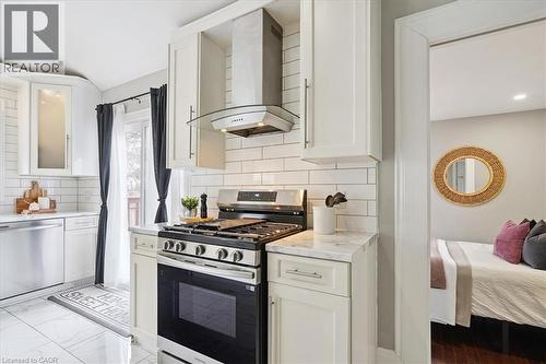 32 Allan Avenue, Hamilton, ON - Indoor Photo Showing Kitchen