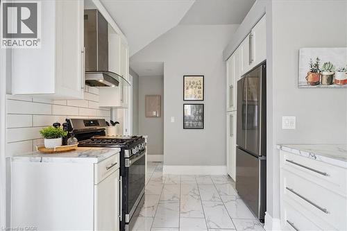 32 Allan Avenue, Hamilton, ON - Indoor Photo Showing Kitchen