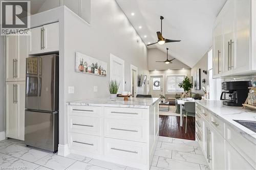 32 Allan Avenue, Hamilton, ON - Indoor Photo Showing Kitchen