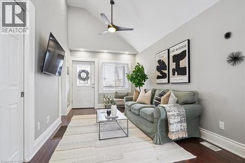 32 Allan Avenue, Hamilton, ON - Indoor