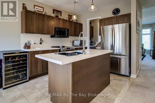 100 Allegra Drive, Wasaga Beach, ON - Indoor Photo Showing Kitchen With Double Sink With Upgraded Kitchen