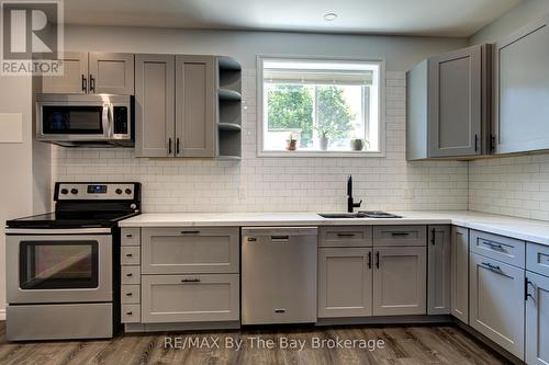 100 Allegra Drive, Wasaga Beach, ON - Indoor Photo Showing Kitchen With Double Sink With Upgraded Kitchen