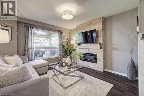101 Edgemere Drive, Cambridge, ON - Indoor Photo Showing Living Room With Fireplace