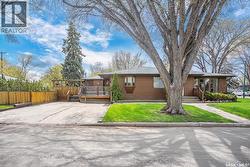 444 Q AVENUE N  Saskatoon, SK S7L 2Y1