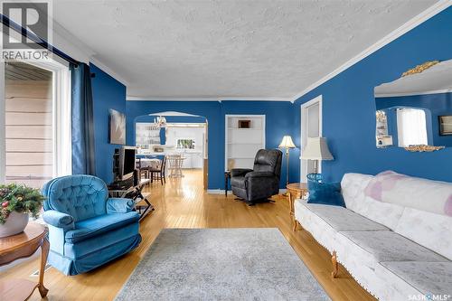 444 Q Avenue N, Saskatoon, SK - Indoor Photo Showing Living Room