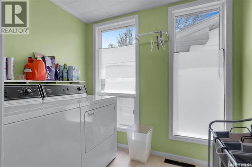 444 Q Avenue N, Saskatoon, SK - Indoor Photo Showing Laundry Room