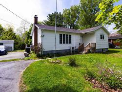 119 Harriet Street Shelburne, NS B0T 1W0