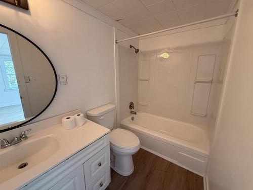 165 Third Street, Dryden, ON - Indoor Photo Showing Bathroom