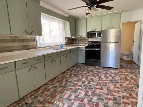 180 Third Street, Dryden, ON - Indoor Photo Showing Kitchen