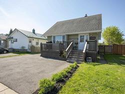 138 Christina Street E Thunder Bay, ON P7E 4N5