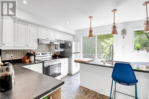 7 Academy Private, Ottawa, ON - Indoor Photo Showing Kitchen