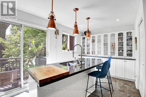 7 Academy Private, Ottawa, ON - Indoor Photo Showing Kitchen