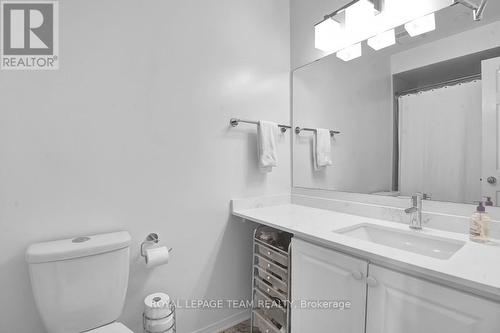 7 Academy Private, Ottawa, ON - Indoor Photo Showing Bathroom