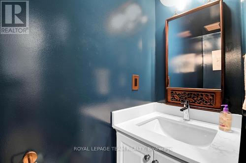 Powder Room - 7 Academy Private, Ottawa, ON - Indoor Photo Showing Bathroom