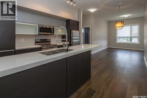 307 225 Maningas Bend, Saskatoon, SK - Indoor Photo Showing Kitchen With Double Sink With Upgraded Kitchen