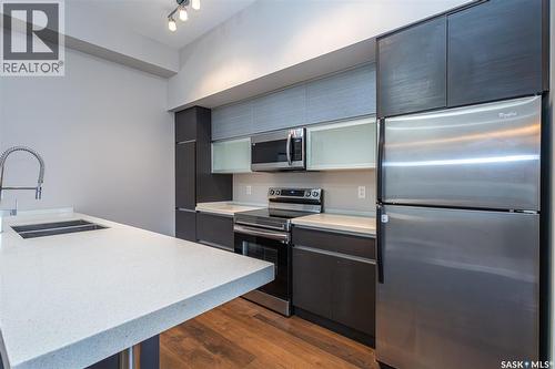 307 225 Maningas Bend, Saskatoon, SK - Indoor Photo Showing Kitchen With Double Sink