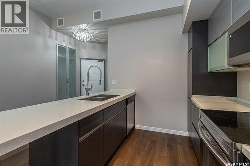 307 225 Maningas Bend, Saskatoon, SK - Indoor Photo Showing Kitchen With Double Sink