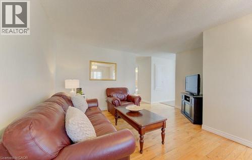 190 Natchez Road, Kitchener, ON - Indoor Photo Showing Living Room