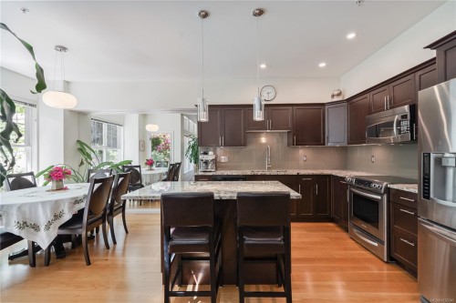 #122-945 Bear Mountain Pkwy, Langford, BC 