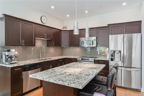 #122-945 Bear Mountain Pkwy, Langford, BC 