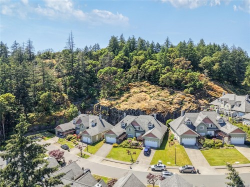 #122-945 Bear Mountain Pkwy, Langford, BC 