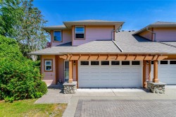 1963 Polo Park Crt Central Saanich, BC V8M 2K1