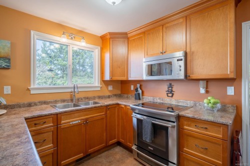 3583 Hammond Bay Rd, Nanaimo, BC 