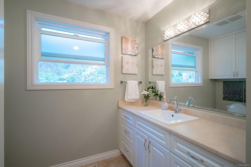 3583 Hammond Bay Rd, Nanaimo, BC 