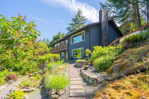 3583 Hammond Bay Rd, Nanaimo, BC 