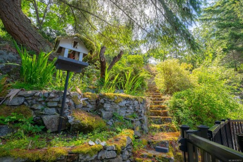 3583 Hammond Bay Rd, Nanaimo, BC 