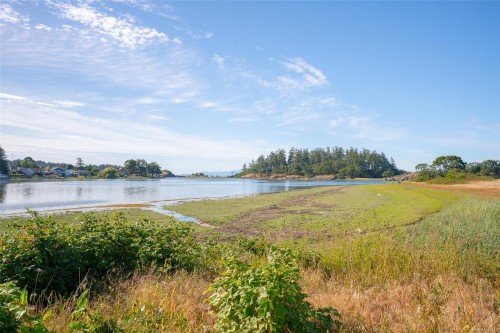 3583 Hammond Bay Rd, Nanaimo, BC 