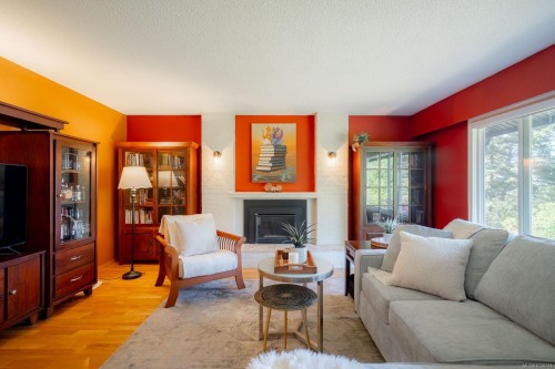 3583 Hammond Bay Rd, Nanaimo, BC 