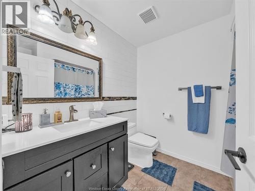 2115 Longfellow, Windsor, ON - Indoor Photo Showing Bathroom
