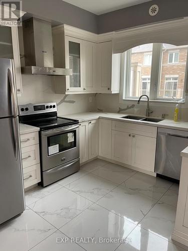 38 Comely Way, Markham, ON - Indoor Photo Showing Kitchen With Double Sink