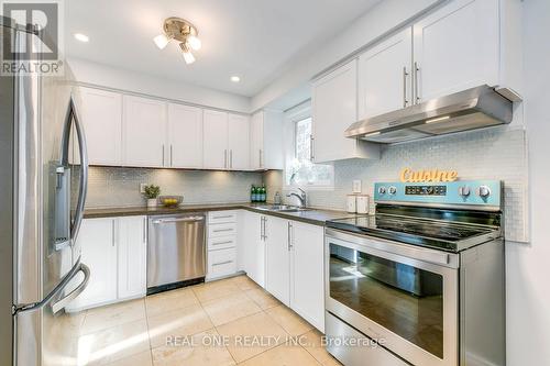 533 Tipperton Crescent, Oakville, ON - Indoor Photo Showing Kitchen With Double Sink