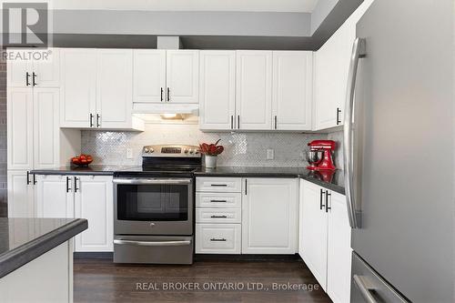 16 - 100 Chester Drive, Cambridge, ON - Indoor Photo Showing Kitchen With Upgraded Kitchen