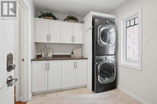 109 Ashberry Place, Waterloo, ON - Indoor Photo Showing Laundry Room