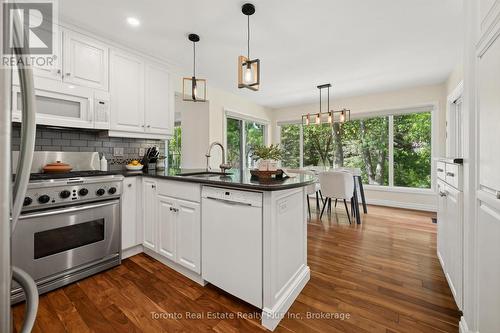 109 Ashberry Place, Waterloo, ON - Indoor Photo Showing Kitchen With Upgraded Kitchen