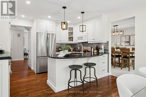 109 Ashberry Place, Waterloo, ON - Indoor Photo Showing Kitchen With Upgraded Kitchen
